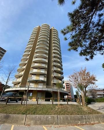 Cond Torre Apartment Lignano Sabbiadoro Exterior photo